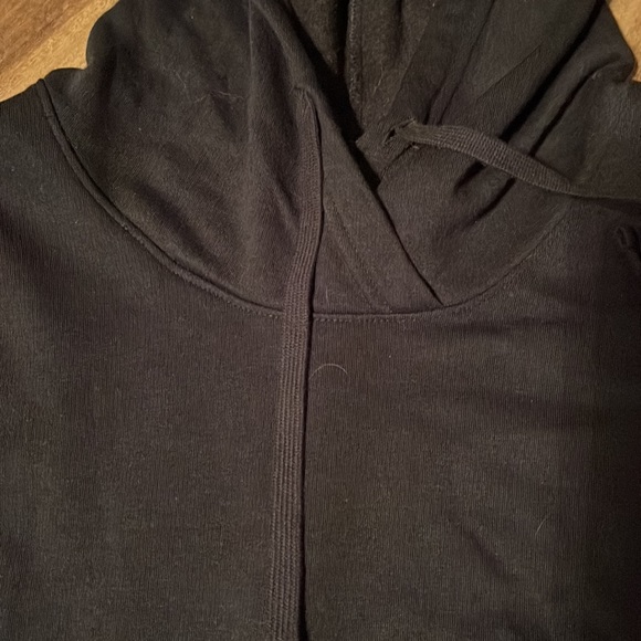 Old Navy Black Drawstring Women’s Light Weight Pullover Hoodie with Pockets - Picture 3 of 4